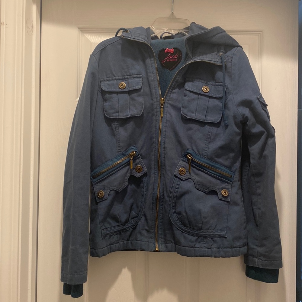 Jack BB Dakota steel blue jacket with hood and zipper.